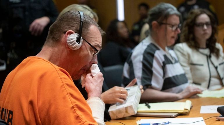 États-Unis : les parents d'un lycéen auteur d'une tuerie condamnés à 10 ans de prison minimum