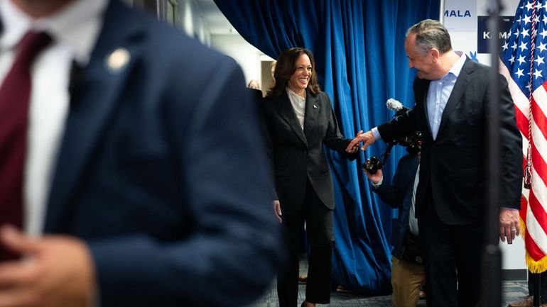 Une famille recomposée, un couple soudé, une sœur complice : quelles sont les personnes qui gravitent autour de Kamala Harris ?