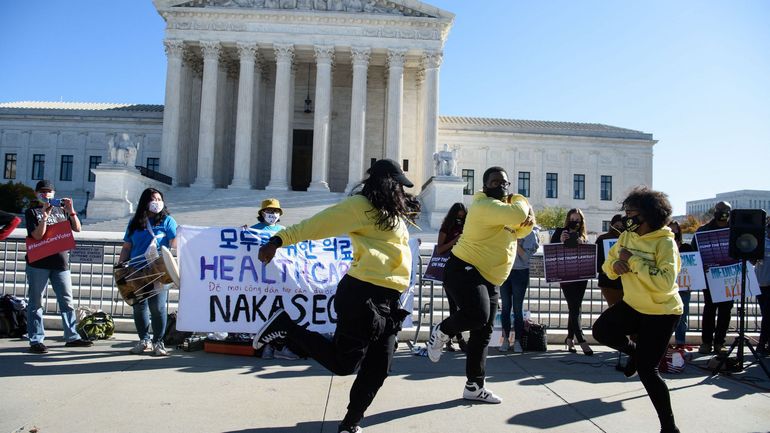 Revers pour les républicains : la Cour suprême valide la loi phare d'Obama sur la santé