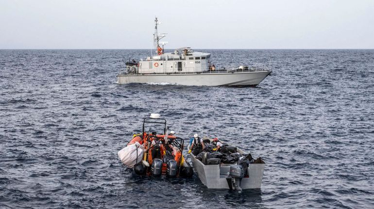 Asile et migration : les gardes-côtes italiens secourent plus de 240 migrants en mer