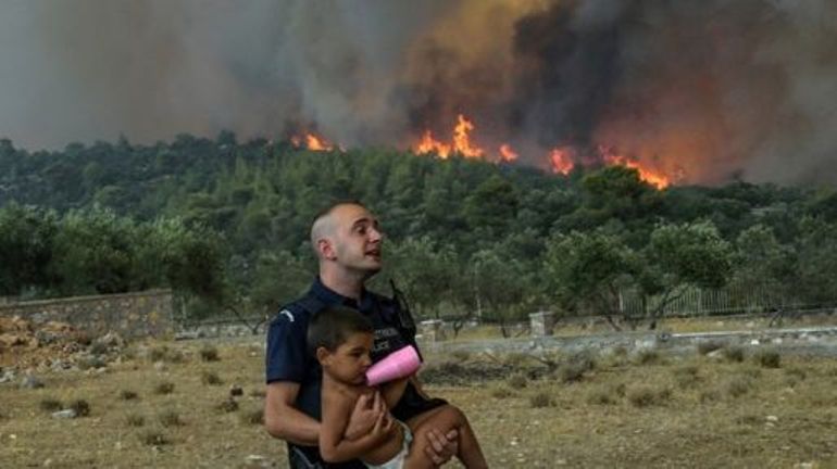 Feux de forêt en Grèce : les Affaires étrangères adaptent leur conseil de voyage pour la Grèce