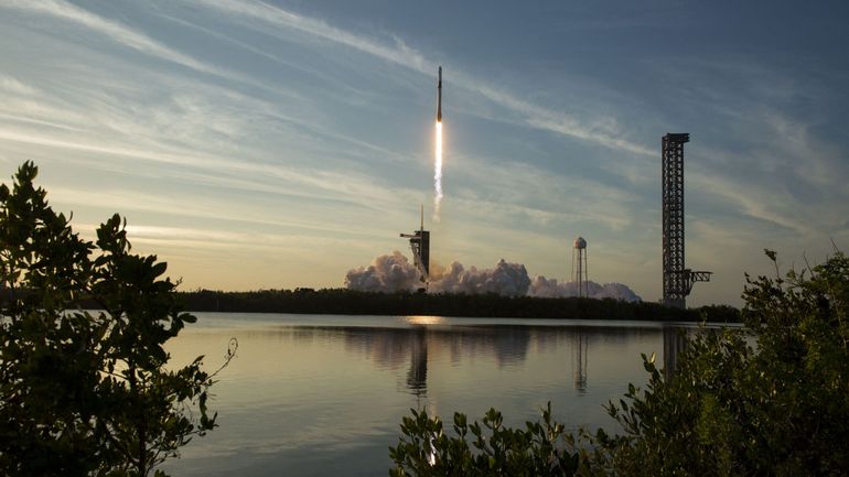 Neuf mois dans l'espace au lieu de huit jours : la fusée pour ramener les astronautes coincés dans l'ISS a décollé