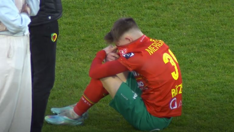 Les larmes des joueurs d’Ostende, relégués en D2 : "Ça fait mal de se dire qu’on fait partie de cette équipe…"