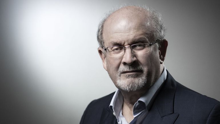 Six mois après son agression, Salman Rushdie dit avoir du mal à écrire