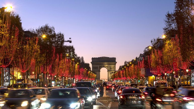 Coronavirus en France: annulation du feu d'artifice et des concerts du Nouvel An sur les Champs-Elysées