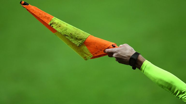 Une arbitre blessée, son remplaçant trouvé en tribunes : drôle de situation lors du match Paris FC-Bordeaux