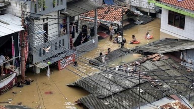 Indonésie : des centaines d'évacuations après des inondations à Jakarta