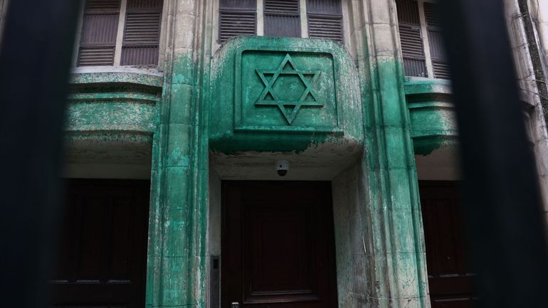 Lieux juifs aspergés de peinture à Paris : les suspects serbes écroués pour dégradations