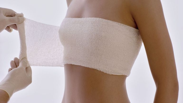 Les implants mammaires sont-ils dangereux ? Une nouvelle étude parle de fuites de silicone généralisées