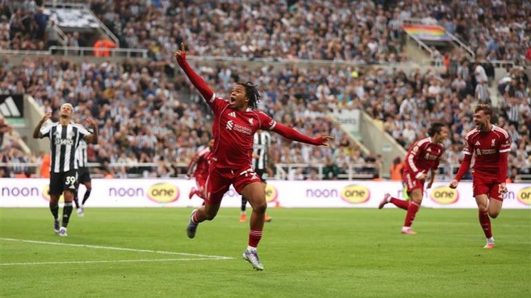 5 buts, un rouge et un novice de 16 ans Ă la rescousse : la folle victoire de Liverpool Ă Newcastle