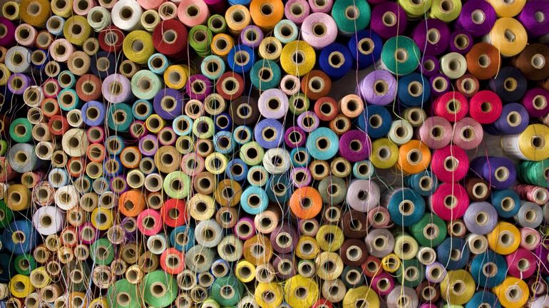 Industrie textile : PVH, la maison mère de Calvin Klein et de Tommy Hilfiger va tailler dans ses effectifs