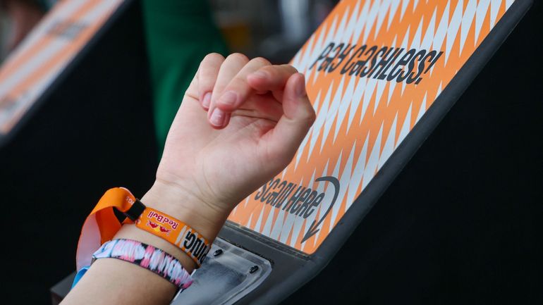 Les moyens de paiement de 8 festivals sur le devant de la scène : Testachats porte plainte mais cite les Francofolies en exemple