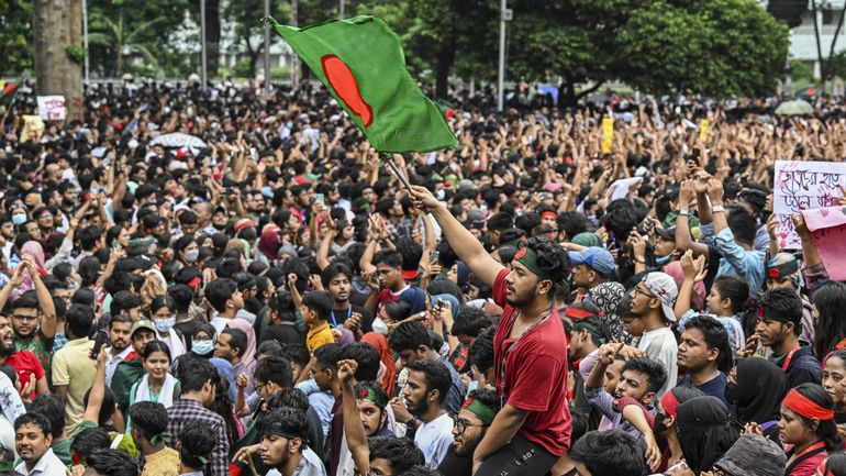 Bangladesh : la Première ministre a quitté sa résidence de Dacca pour un 