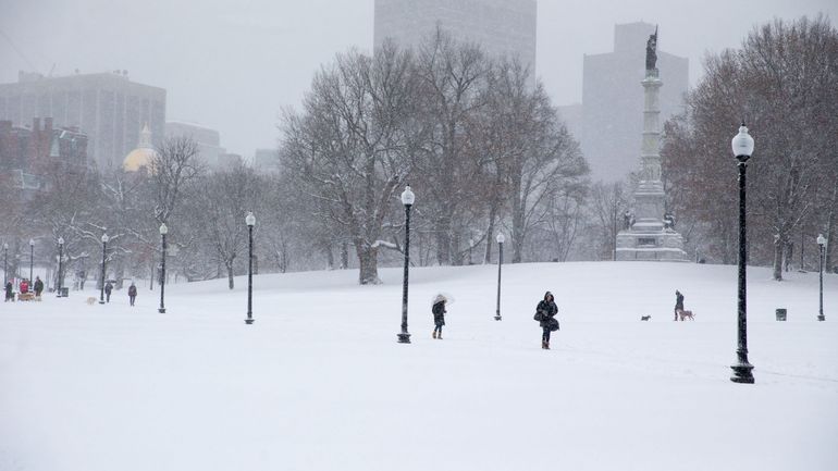 Tempête de neige et de glace : une journée de réveillon aux conditions hivernales pour le nord-est des États-Unis