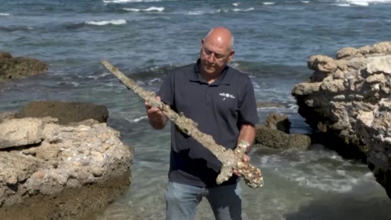 Une épée d'un Croisé vieille de 900 ans découverte en Méditerranée par un plongeur