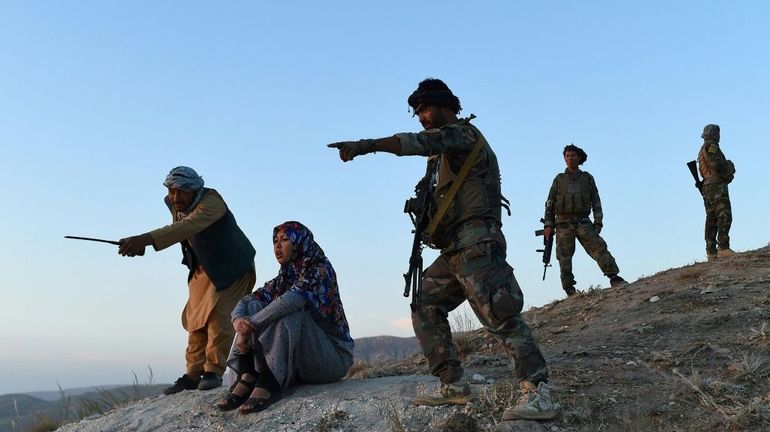 Dans le nord de l'Afghanistan, une femme gouverneure enrôle des miliciens contre les talibans