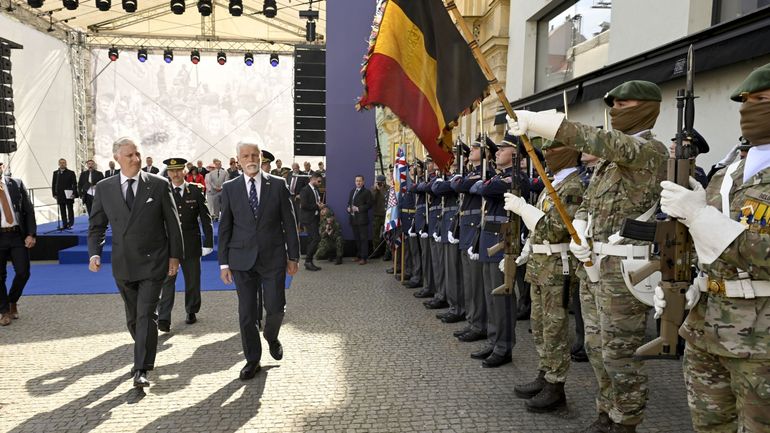 Le roi Philippe en Tchéquie : il y a 80 ans, un bataillon belge libérait Pilsen avec l'armée américaine