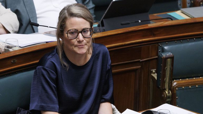Migration : le durcissement du regroupement familial approuvé en commission à la Chambre