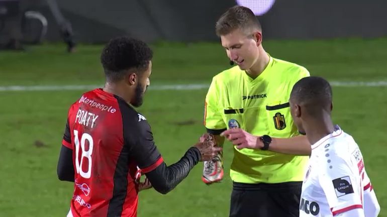 Pro League : Quand Morgan Poaty a un problème de lacets, l’arbitre vient à son secours