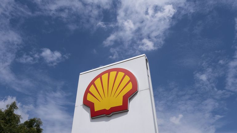 Shell ne réduira plus sa production de pétrole d'ici 2030, ire des écologistes