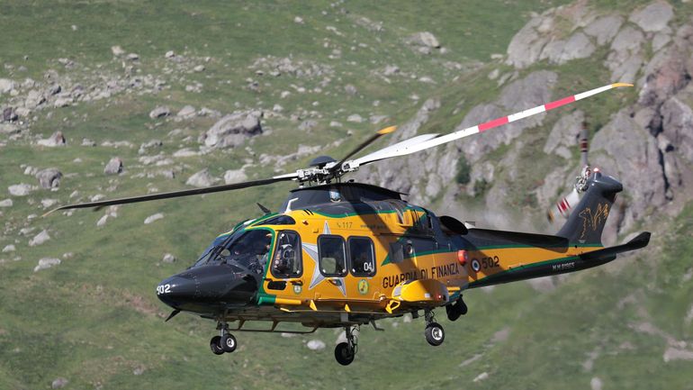 Effondrement d'un glacier dans les Alpes italiennes : reprise des recherches avec hélicoptères et drones