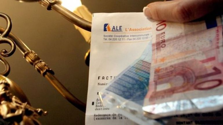 Des escrocs interceptent les factures et changent les numéros de compte : les banques travaillent au contrôle des noms IBAN