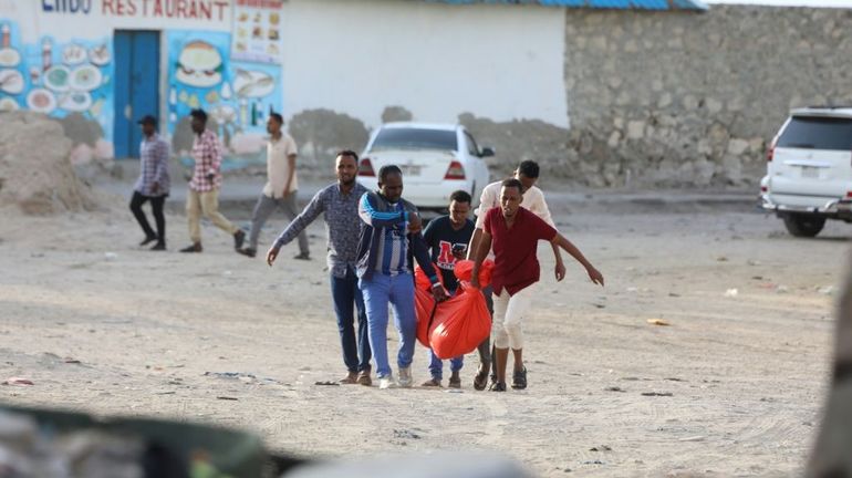 Somalie : 32 morts et 63 blessés dans l'attaque suicide de vendredi sur une plage de Mogadiscio