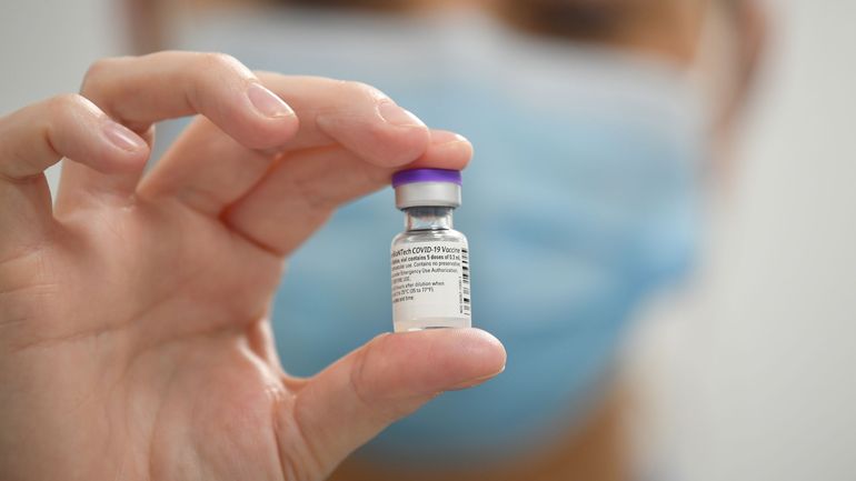 Nouvelle campagne de vaccination contre le coronavirus à l'automne : est-elle vraiment nécessaire ? Quatre questions à un expert