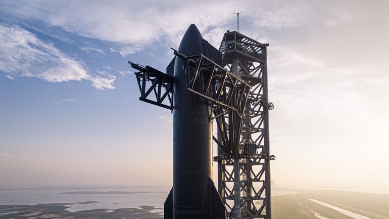 Mission réussie pour SpaceX : le premier étage de la mégafusée Starship récupéré après un vol, une première