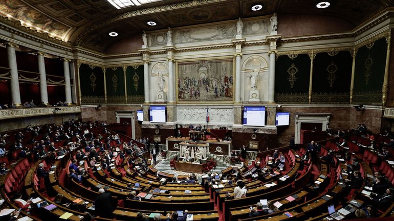 France : l'Assemblée nationale se penche lundi sur une loi spéciale, à défaut de disposer d'un budget