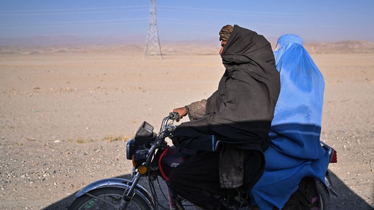 Les talibans interdisent aux femmes de voyager plus de 72 kilomètres sans être accompagnées