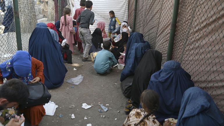 Afghanistan: à Kunduz, les civils effrayés ou en fuite, les talibans paradent