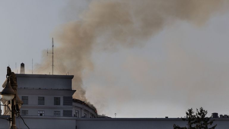 Guerre en Ukraine : le siège du gouvernement ukrainien incendié après une attaque aérienne record