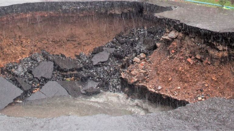 Neufvilles : une partie de la route de Montignies s'est effondrée à cause des intempéries