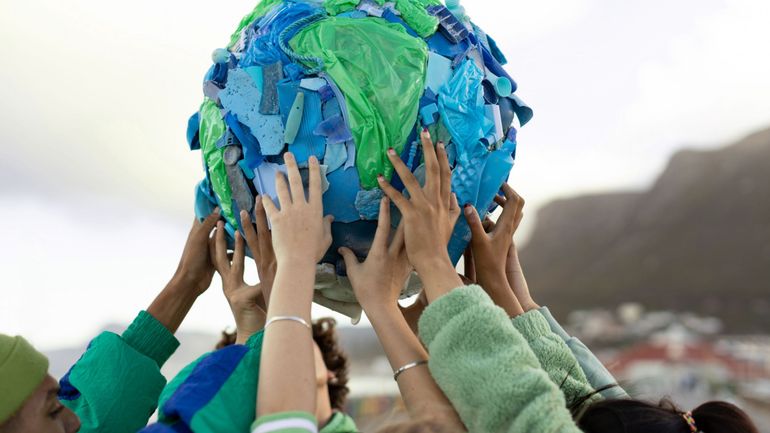 Lutte contre la pollution plastique : 174 pays négocient pour un traité contraignant, ce n'est pas encore gagné