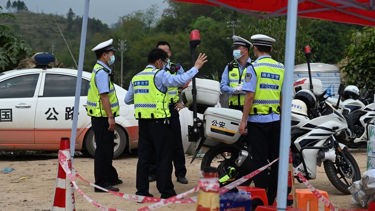 Accident d'un avion en Chine : toujours pas de trace de survivants, ni de boîtes noires