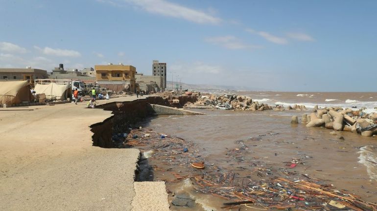 Inondations en Libye: le procureur ordonne la détention de sept responsables des ressources hydrauliques et le maire de Derna
