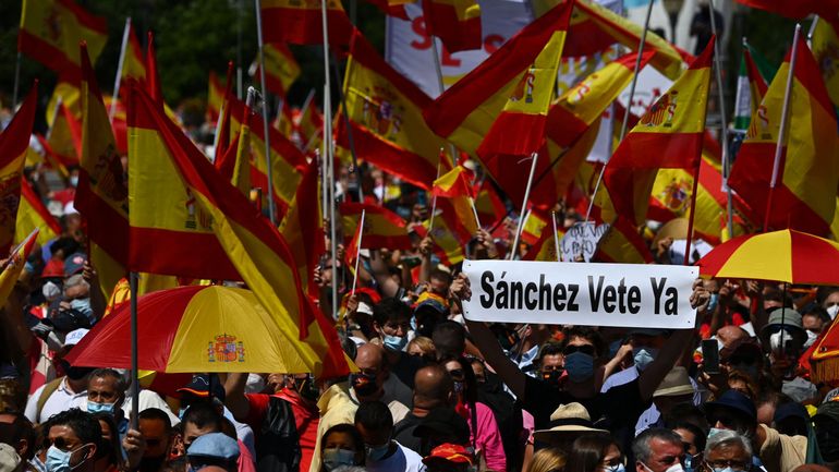 La droite espagnole manifeste contre la grâce des indépendantistes catalans