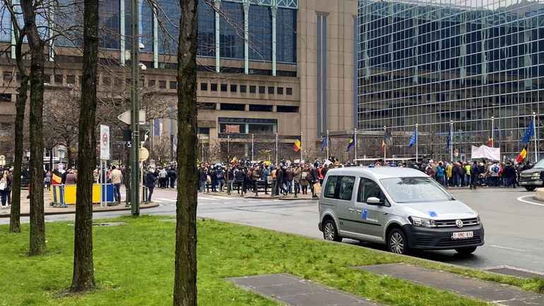 Marche pour la liberté: le cortège a démarré vers 13 heures de la gare du Nord à Bruxelles