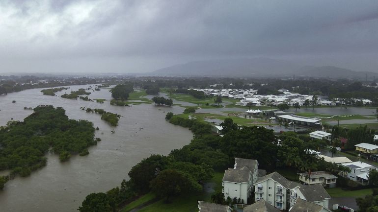 Intempéries : effondrement d'un pont autoroutier sur un axe important lors de crues en Australie