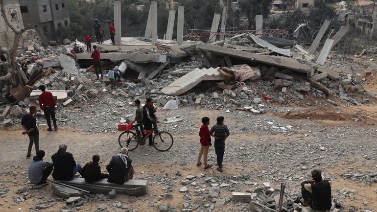 Cinq morts et trente blessés suite à une bousculade et des tirs lors d'une distribution alimentaire à Gaza, selon le Croissant rouge