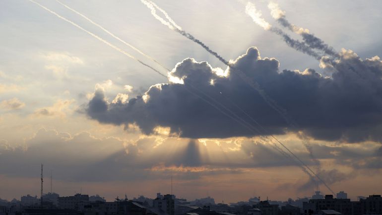 Conflit israélo-palestinien : des dizaines de roquettes tirées vers Israël, le Hamas confirme le lancement d'une offensive militaire
