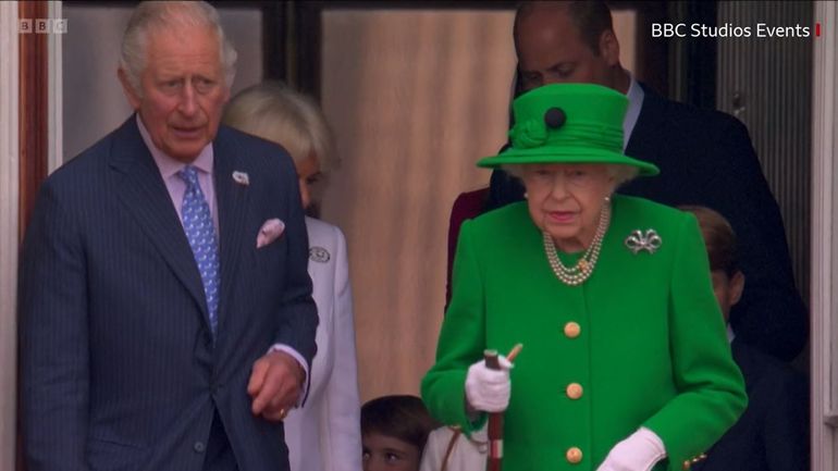 Jubilé de platine d'Elizabeth II : apparition surprise de la raine Elizabeth II au balcon du palais de Buckingham pour le dernier jour du jubilé