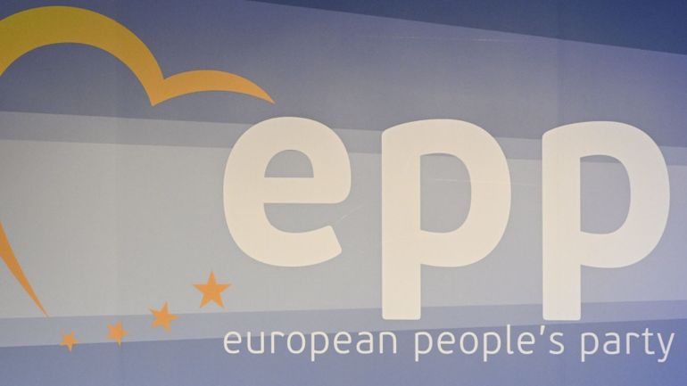 Bruxelles : des policiers au siège du Parti populaire européen (PPE)