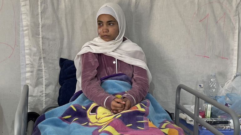 Guerre Israël-Gaza : Hala, enfouie sous un immeuble avec sa famille, sortie des décombres au bout de trois jours