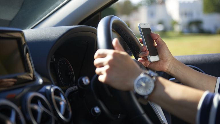 Conduire ou pianoter sur son GSM ? La police va renforcer ses contrôles ces mardi 7 et mercredi 8 octobre