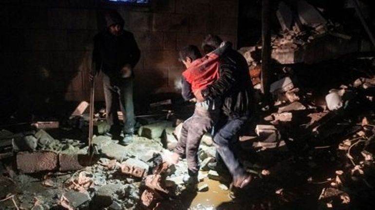 Séisme en Turquie et en Syrie : au moins 500 morts et plus de 2.000 blessés selon un nouveau bilan provisoire