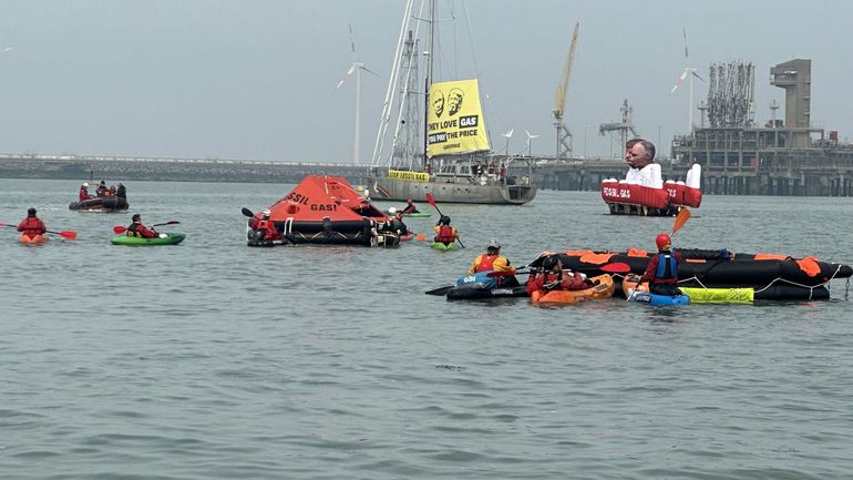 Les forces de l’ordre mettent fin au blocage du terminal gazier de Zeebruges par Greenpeace