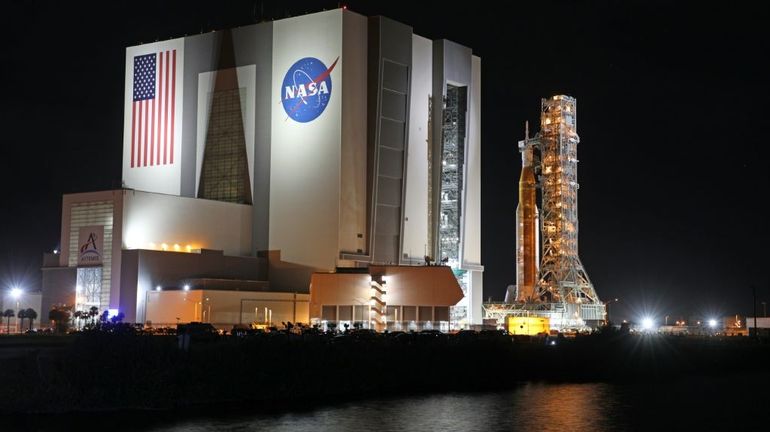 La méga-fusée de la Nasa pour la Lune de retour sur son pas de tir, départ prévu dans dix jours