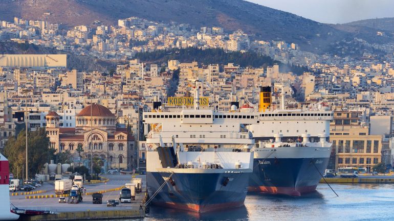 Grèce: les marins en grève, ils protestent contre la mort d'un passager jeté à la mer par l'un des leurs